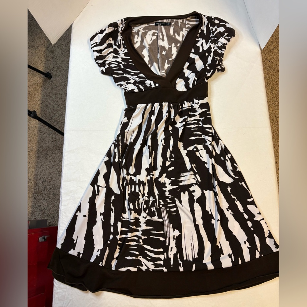 Ruby Rox Brown & White Printed V-Neck Women's Patterned Dress